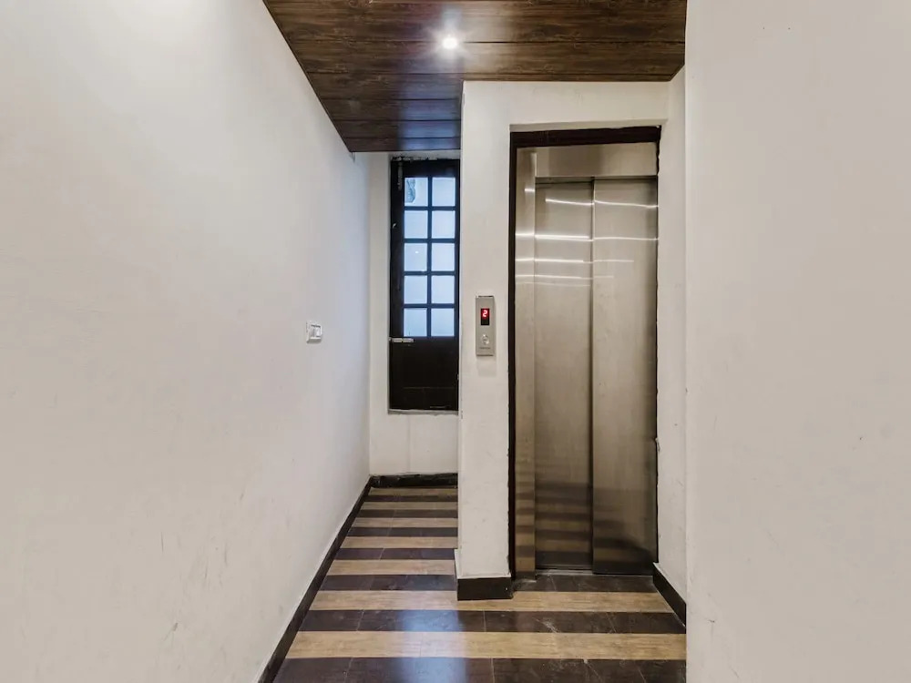 Pax Hotel Ark 150 meters from Mall Road