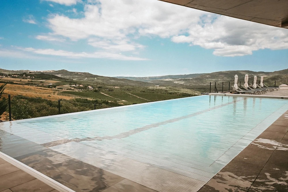 ROXANICH Winery and Design Hotel