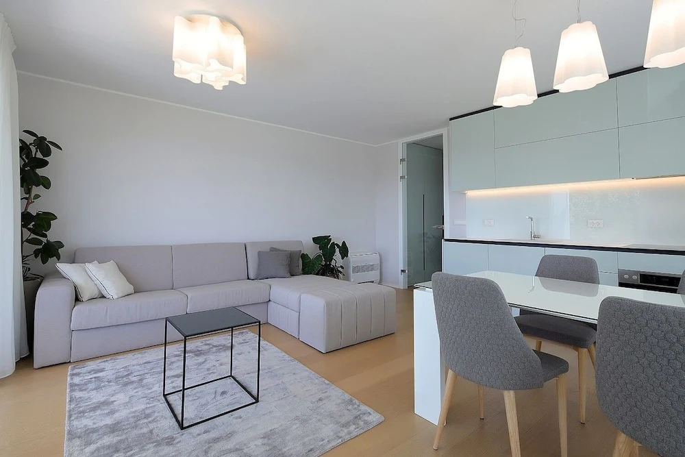 New apartment with swimming pool near the beach