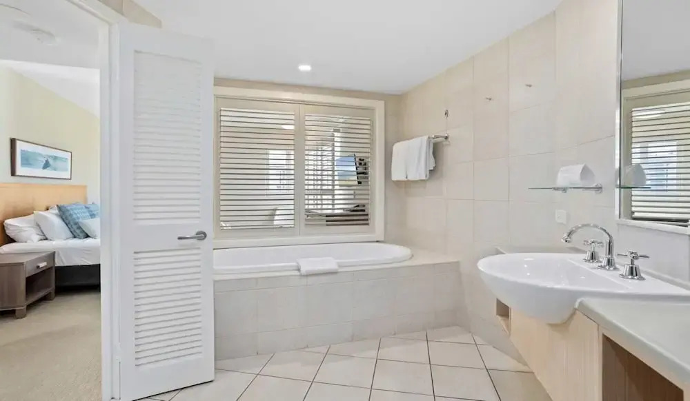 The Pool Resort Kingscliff - 2B Dual Key (6216/17) - Holiday Management Co.