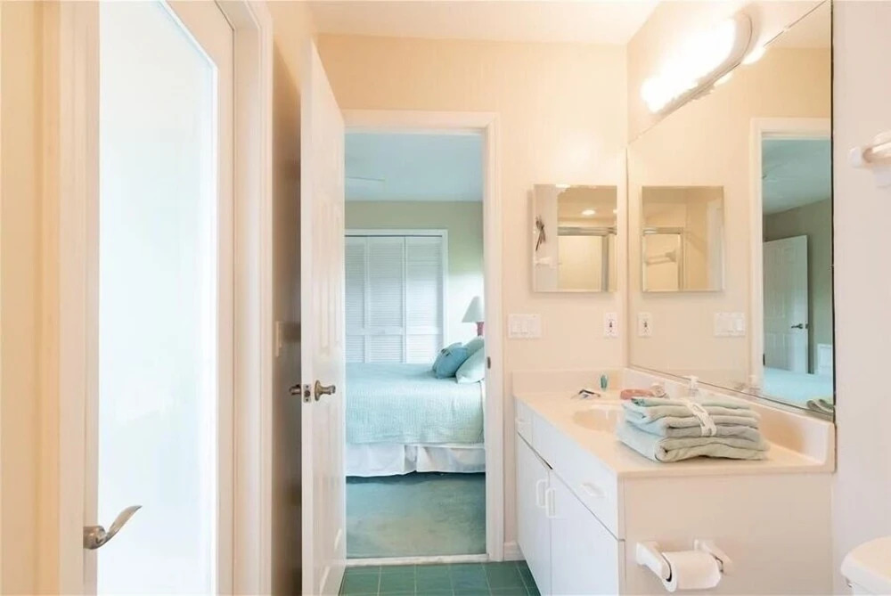435 - 435 Court 3 Bedroom Home by Redawning