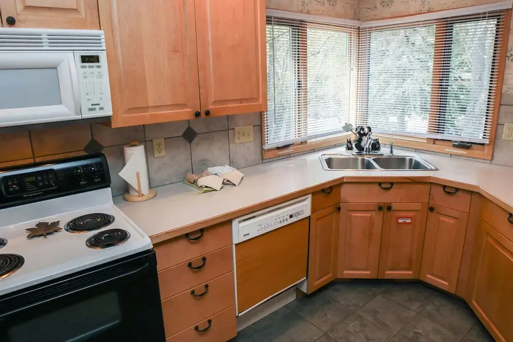 Sunnyside Knoll With Hot Tubs by Rocky Mountain Resorts