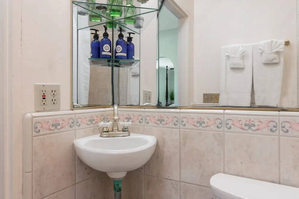 427 Santa Barbara (1655-159030) - Studio Hotel Room