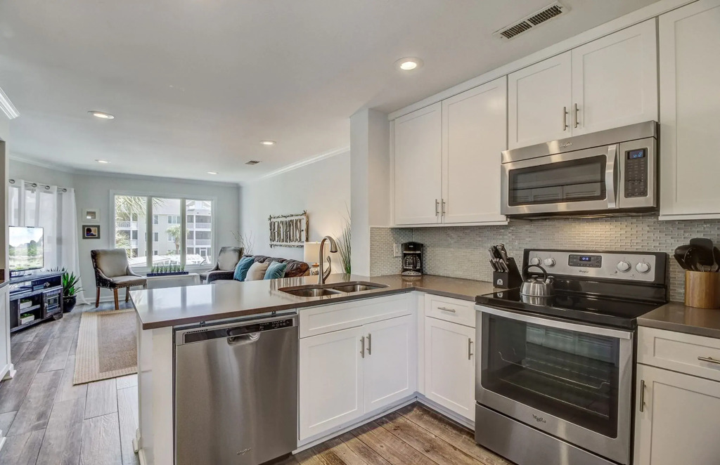 203 I Tidewater by AvantStay | Beach Condo w/ Communal Pool!, Isle of Palms