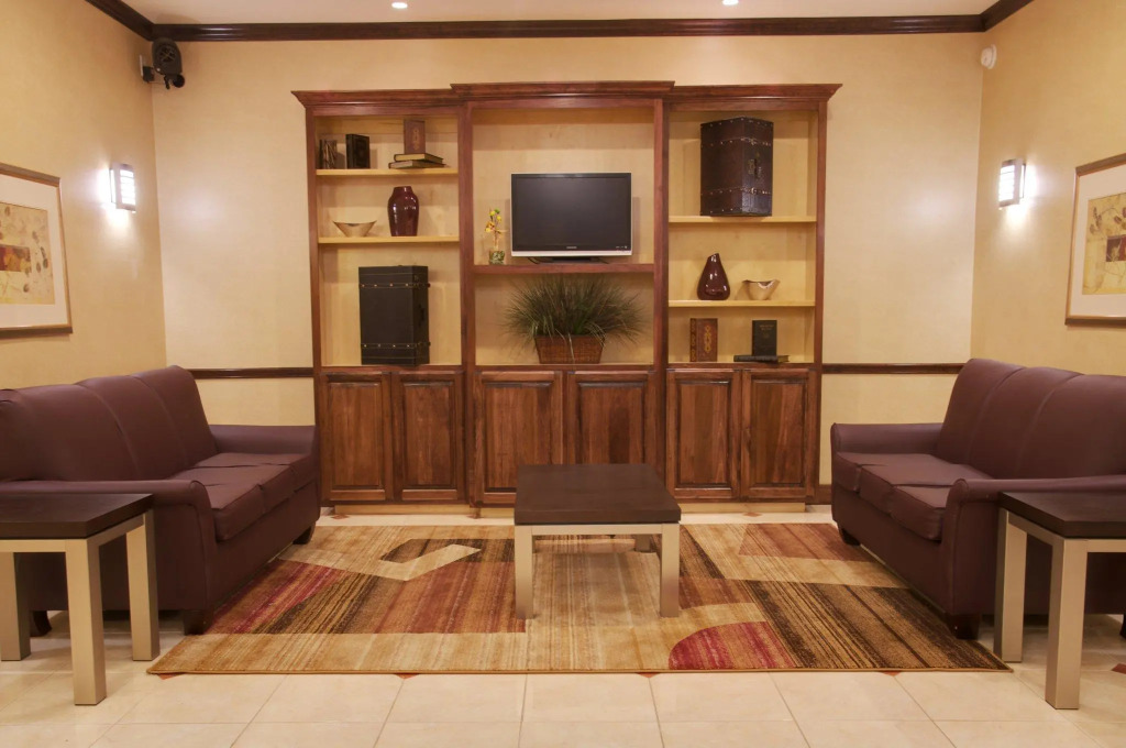 Holiday Inn Express Hotel & Suites Winnie by IHG