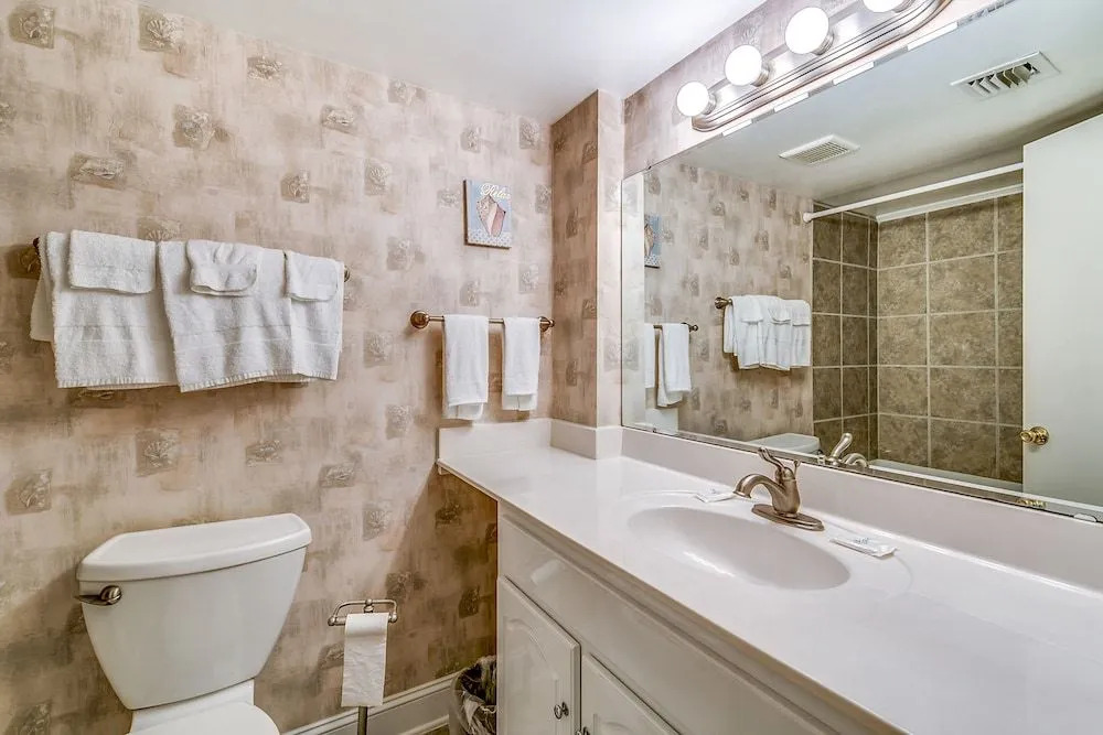 Crescent Sands on Crescent Beach by Condo-World