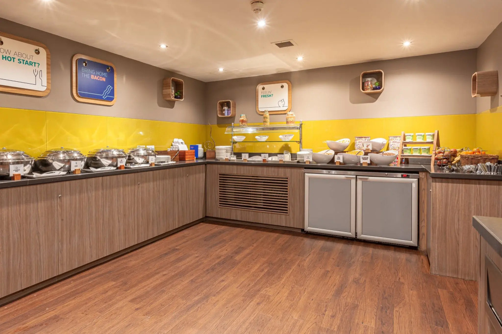 Holiday Inn Express Edinburgh Airport by IHG