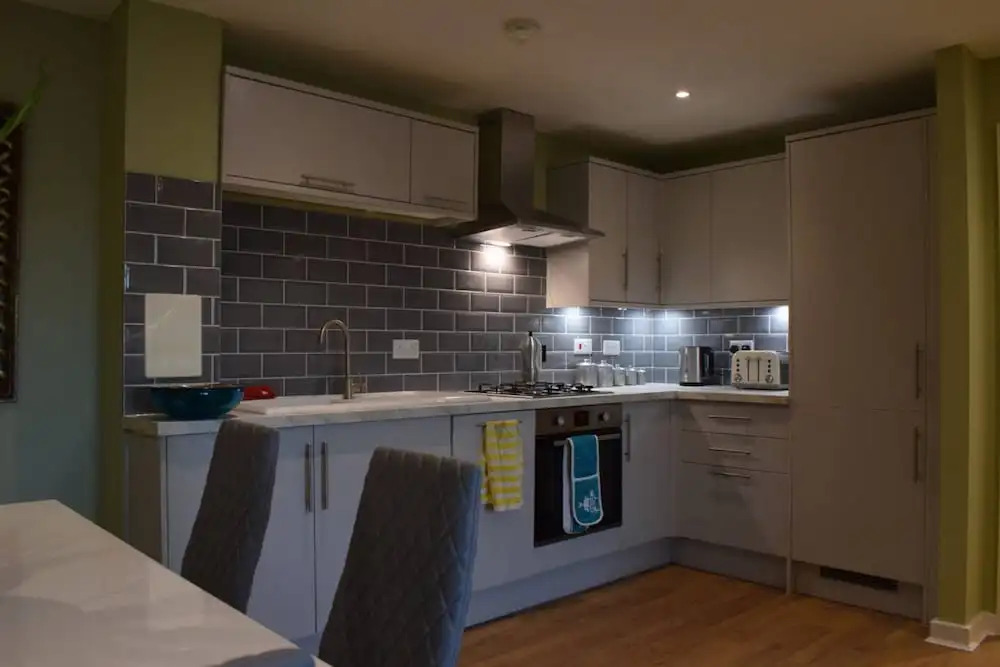 2 Bedroom Newly Refurbished Flat In The Heart of Bow