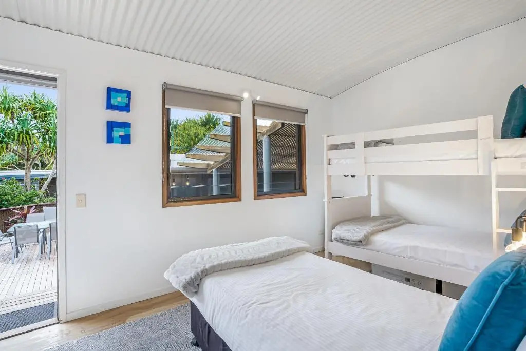 Fuller Holidays - Belongil Beachfront Pavilion, 18 Childe St