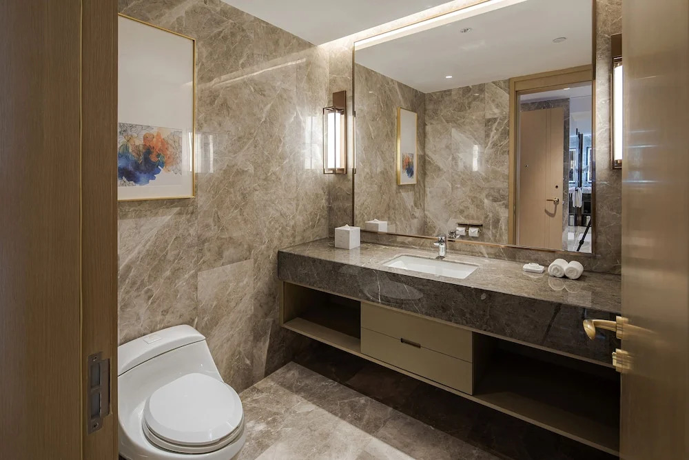 Qianhuazhou Hotel
