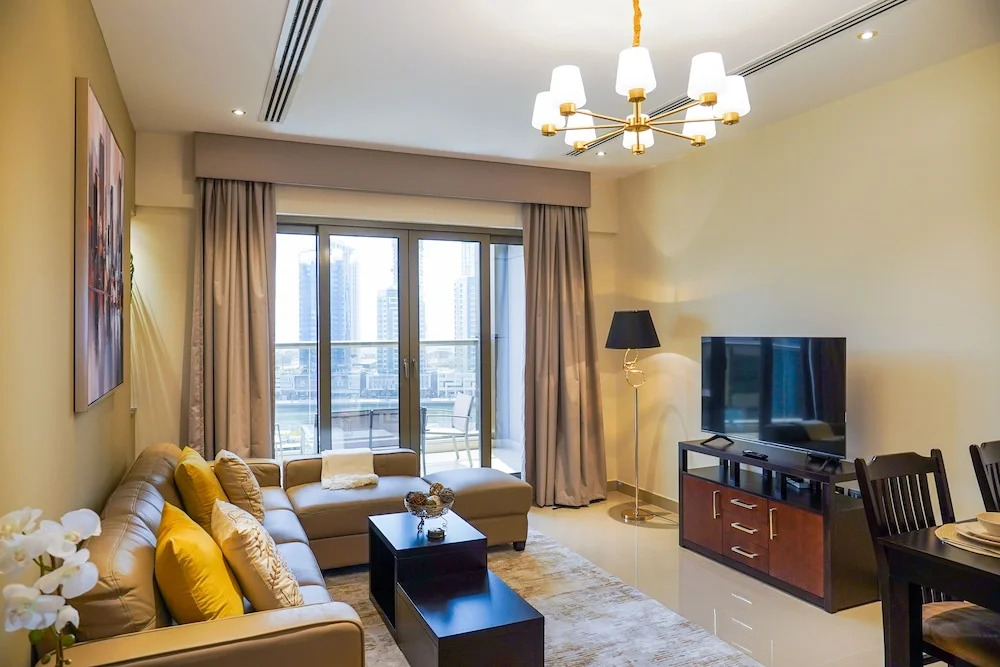 SuperHost - Lovely Condo With Balcony In the Heart of Downtown