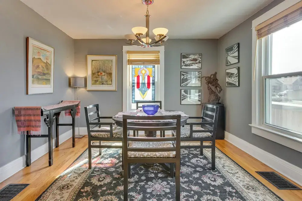 2 Mi to Washington Park: Convenient Denver Home!