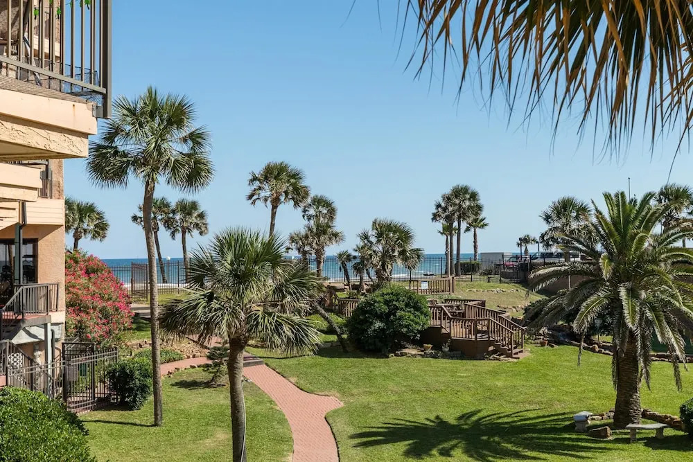 Maravilla Condos - Anchors Away