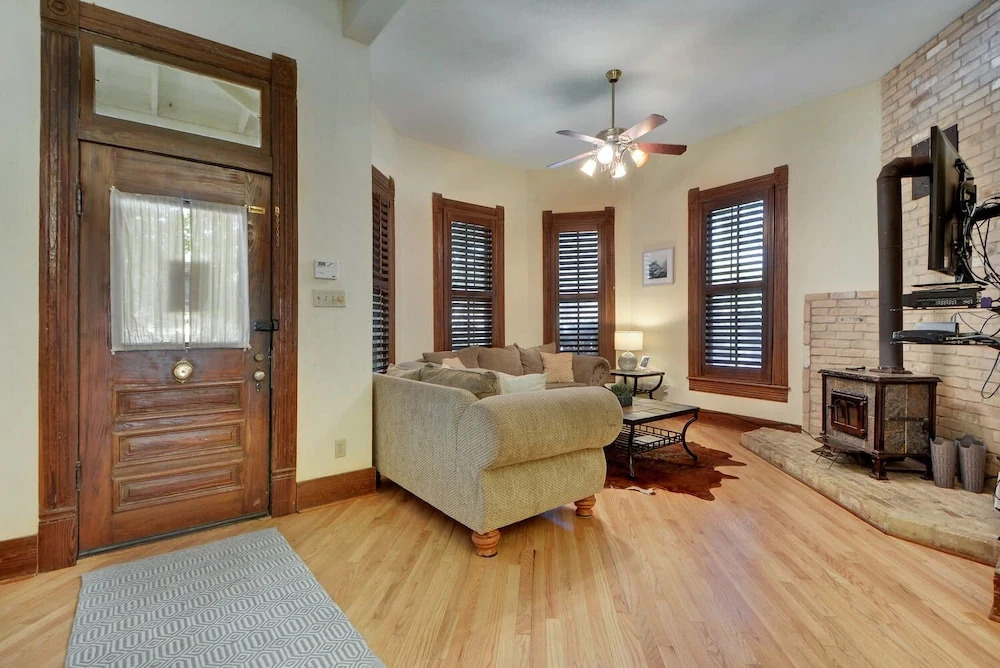 7BR 4BA Unique House and Cottage South Congress Austin by RedAwning