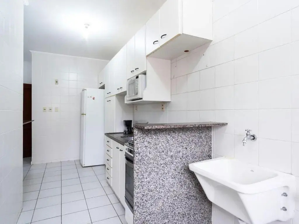 Ed Estoril, Espaçoso apto com ar condicionado - 100 mts da praia
