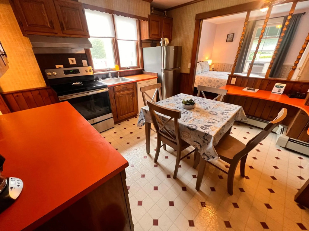 Claddagh Motel & Suites