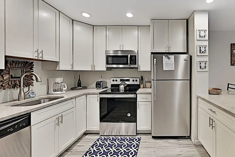 New Listing! Beachfront Hideway W/ 3 Pools! 2 Bedroom Condo