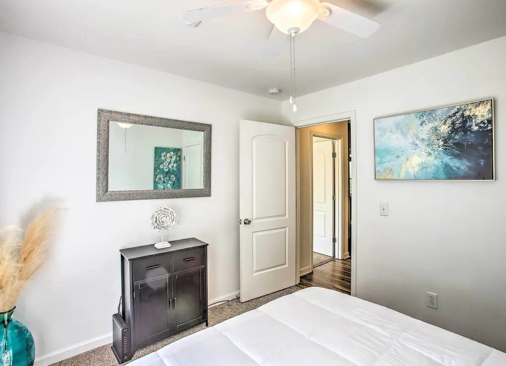 Charming Springfield Escape w/ Furnished Deck