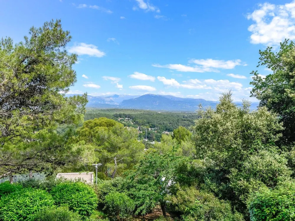 Tranquil Holiday Home in Mougins With Swimming Pool