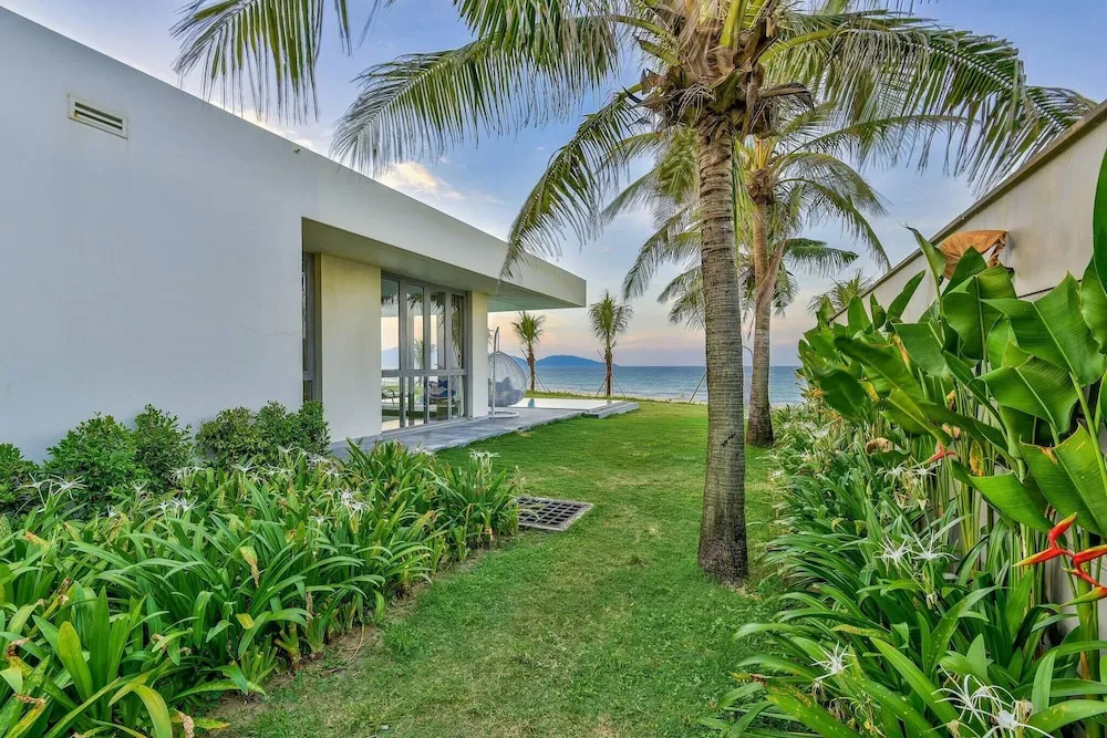 Stunning Beachfront 6br Villa W Largest Pool