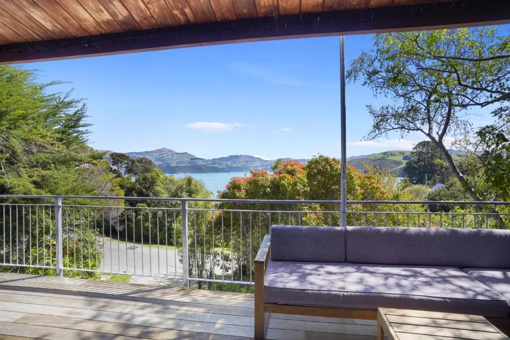 Harbour Panorama - Akaroa Holiday Home