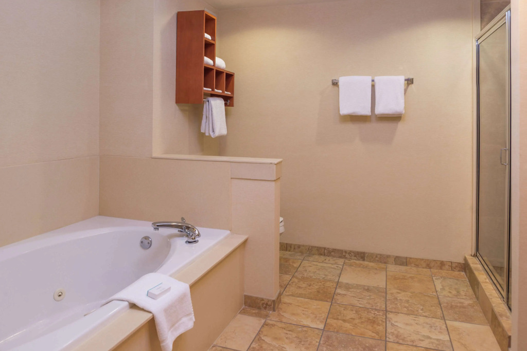 Hampton Inn & Suites Charlotte Arrowood Rd