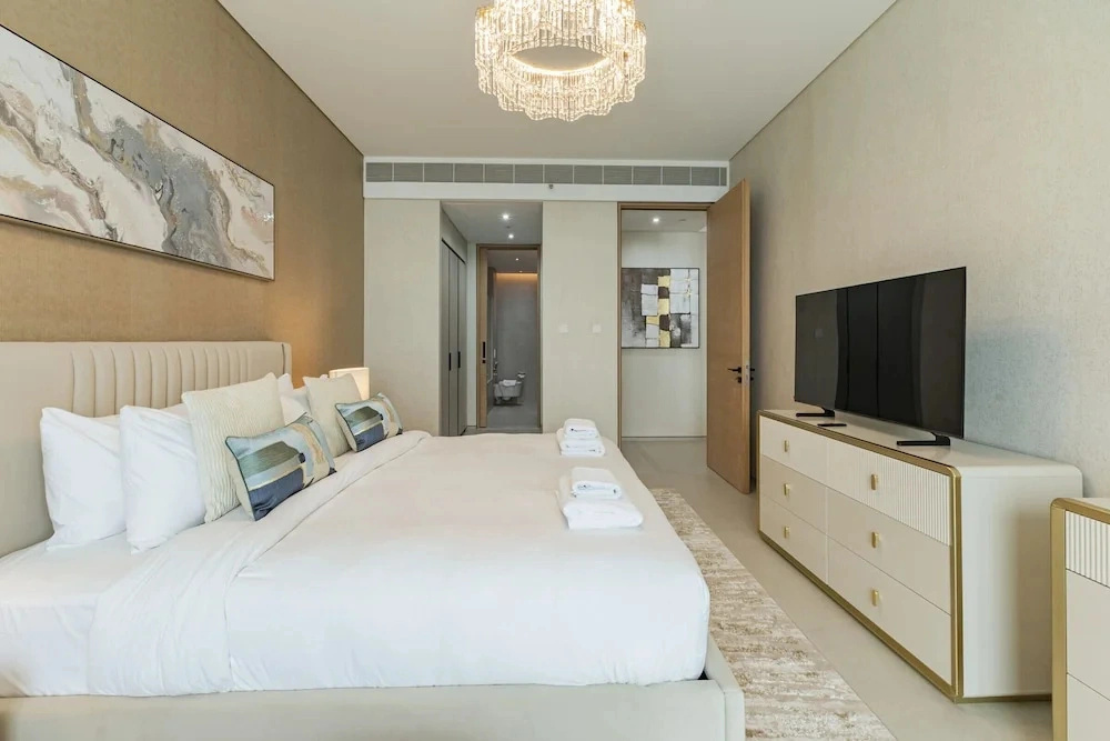 Live the Vibe Upgraded 2BR JBR Coastal Living