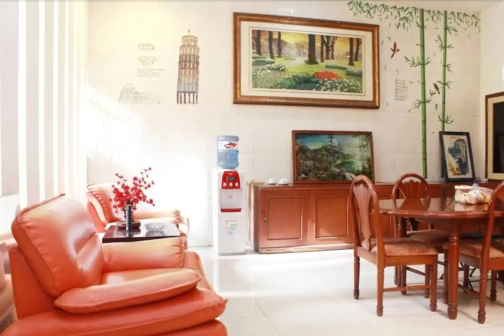 RedDoorz near Balai Kota Surabaya