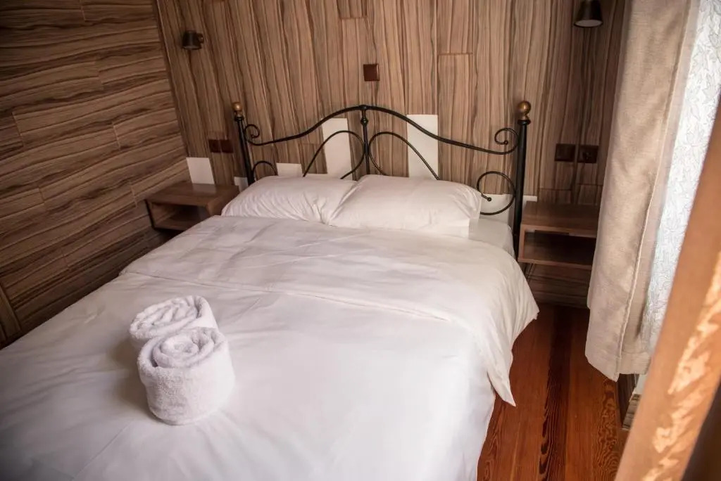 1920s Rooms & Beds