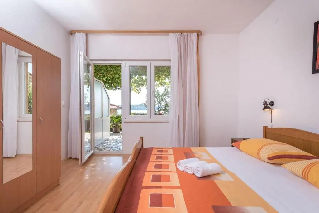 Apartments Vin - 40 m from sea
