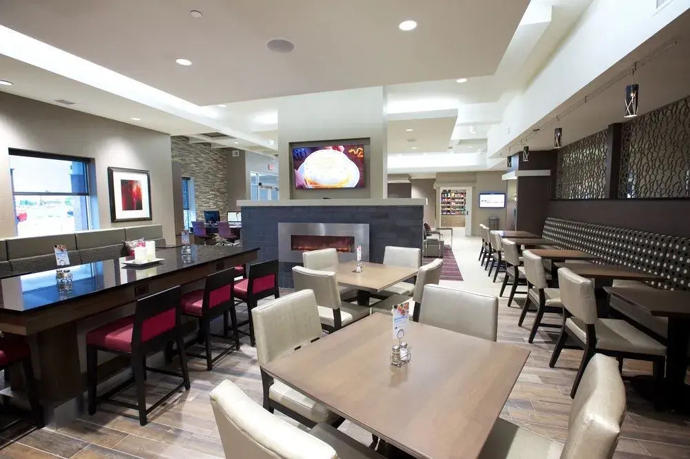 Holiday Inn Express Fargo SW I-94 45th St