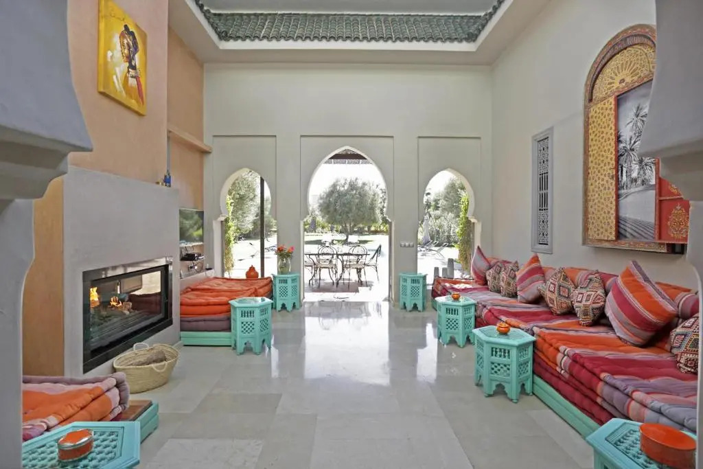 Villa DOMOLIV en exclusivité avec piscine et terrain de tennis privé