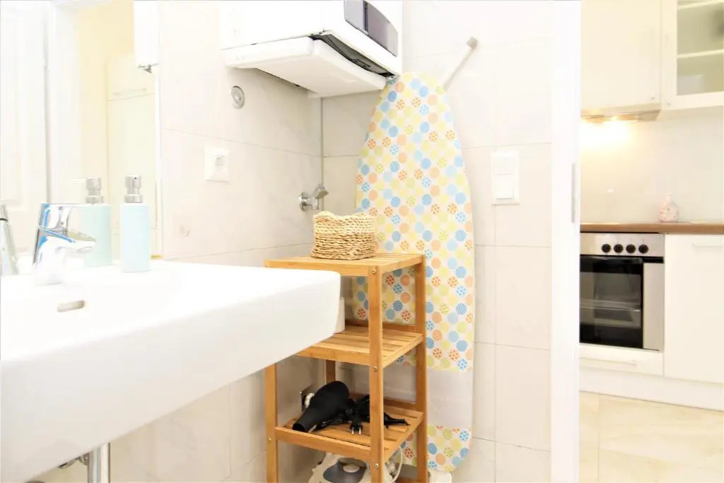 MARINE: Newly renovated 2nd district apartment