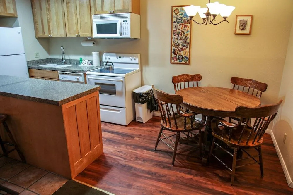San Sierra 10 Updated Condo, with Complex Jacuzzi, Short Walk to The Village by RedAwning