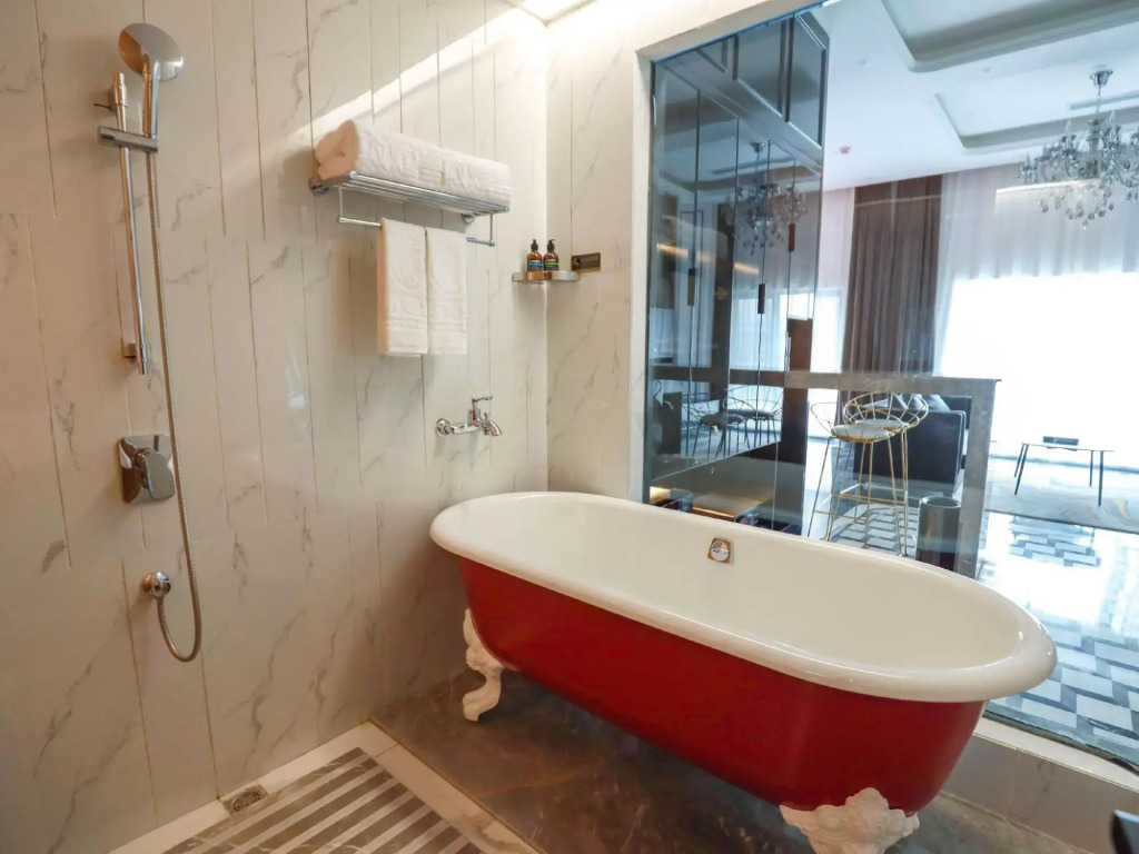 Rezen Hotel (Lanzhou Eastern Market Provincial Meteorological Bureau Subway Station)
