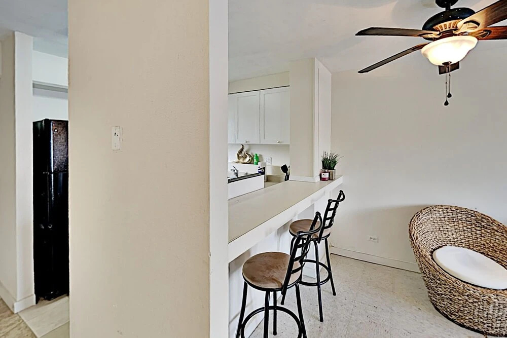 Royal Aloha 204 2 Bedroom Condo by Redawning
