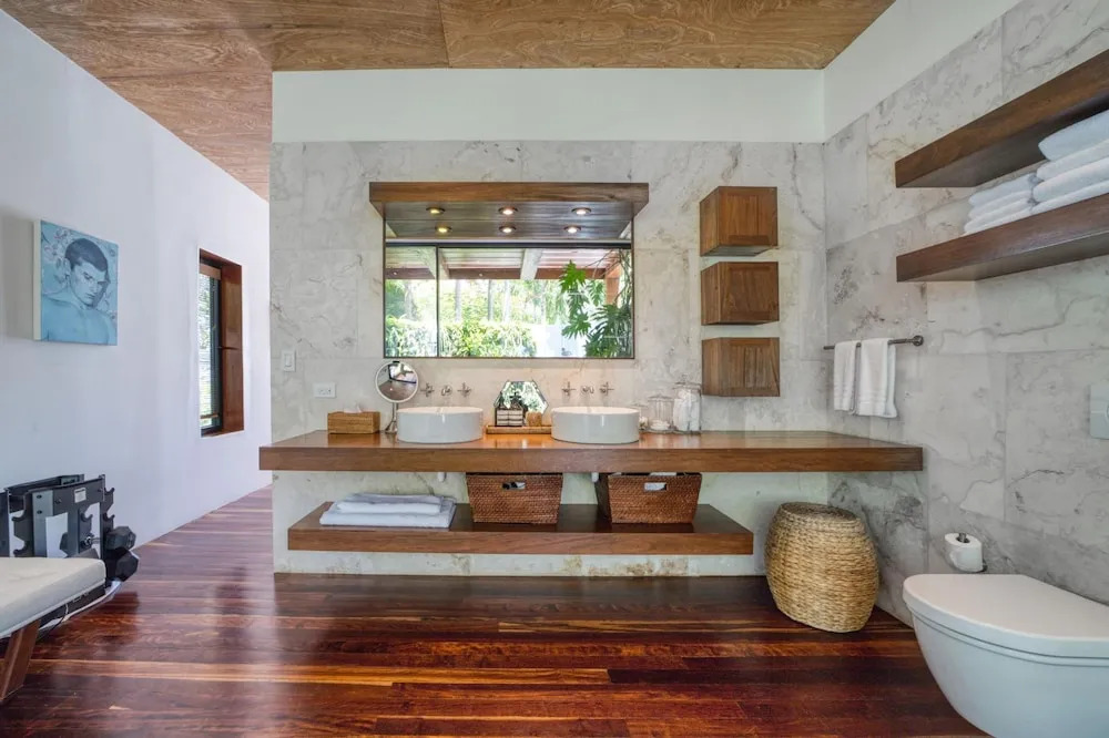 The Beach House - Upscale 5-bed Beachfront Villa w pool pier ocean views