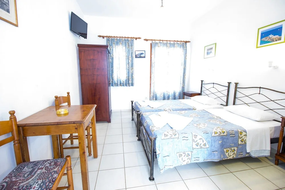 Eutuxia Rooms & Studios