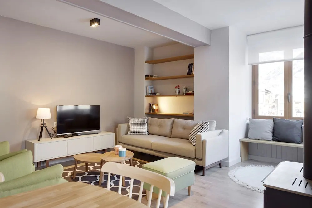 Eth Paer 1 by FeelFree Rentals