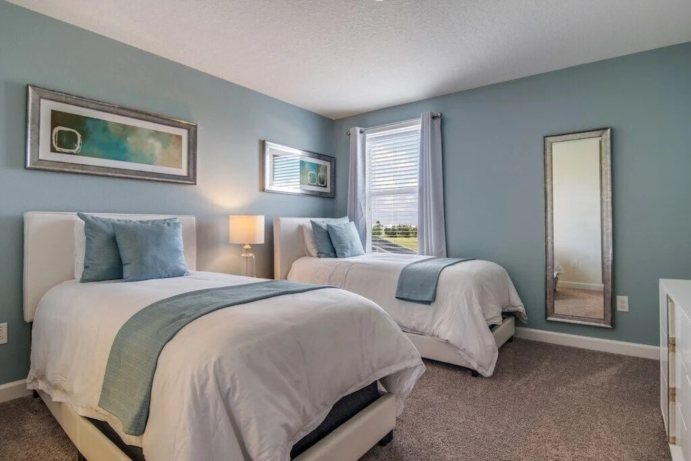 Champions Gate 1525 - Eight Bedroom Pool Home