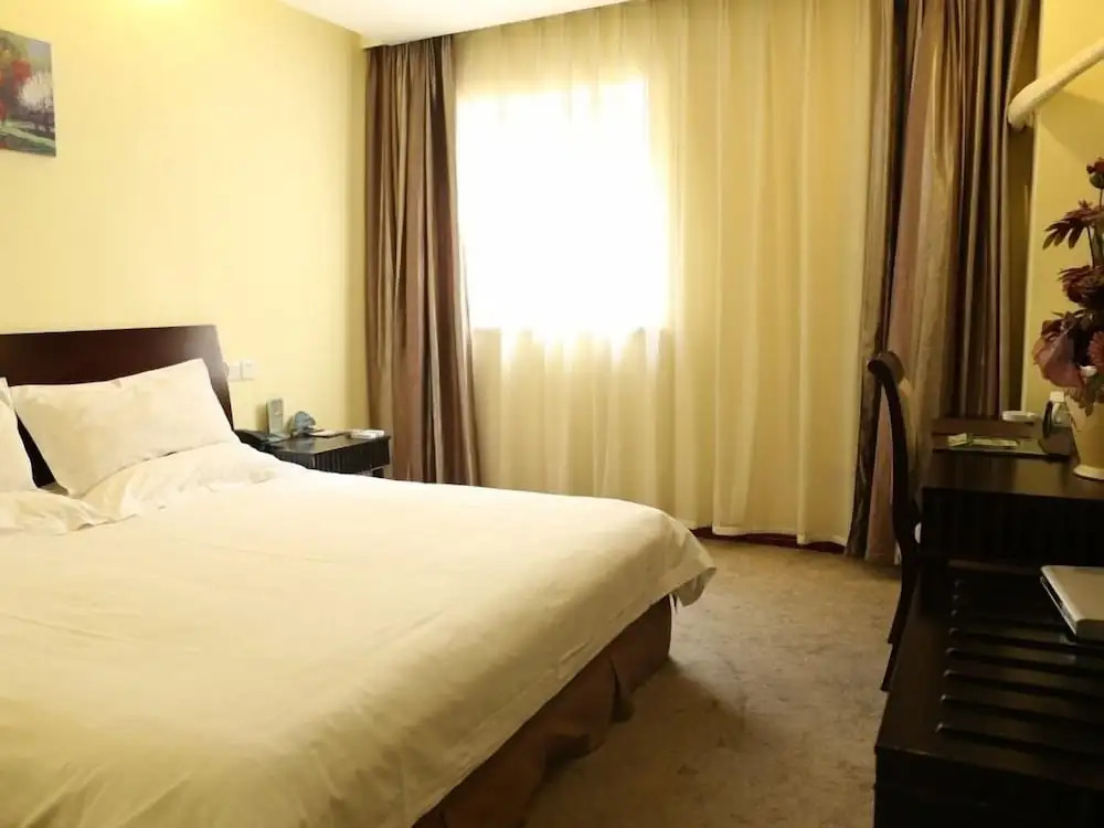 GreenTree Inn Taicang Baolong Square Hotel