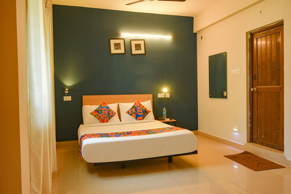 FabHotel Sasti Inn