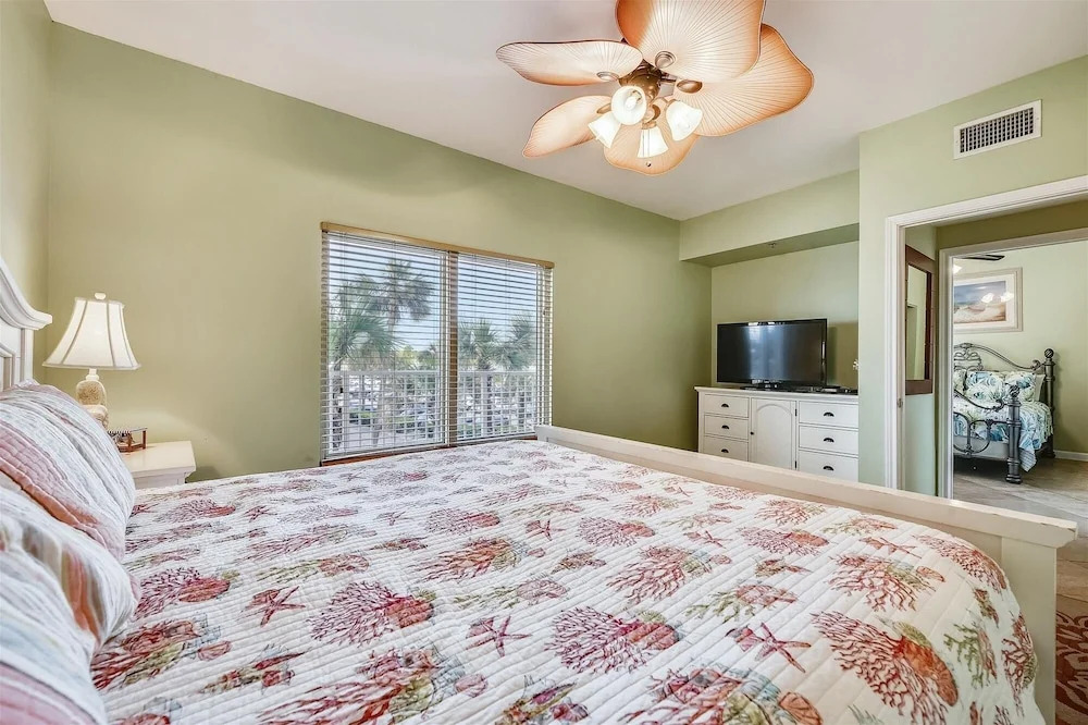Shores of Panama 204 - 2nd Floor 2 Bedroom . Same Floor Reserved Parking. Free Fun 2 Condo by RedAwning