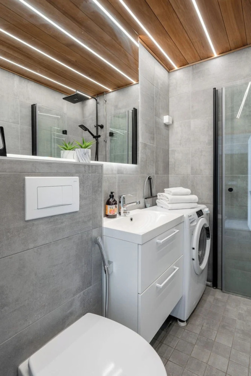 Top Floor Luxury - 2BR Scandi Home