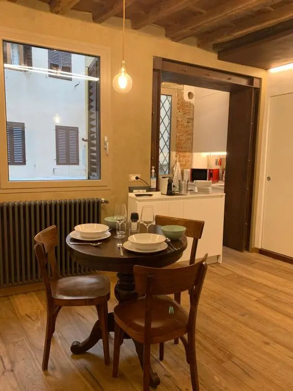 AI MAGAZZINI DEI MEDICI (casa con balcone)