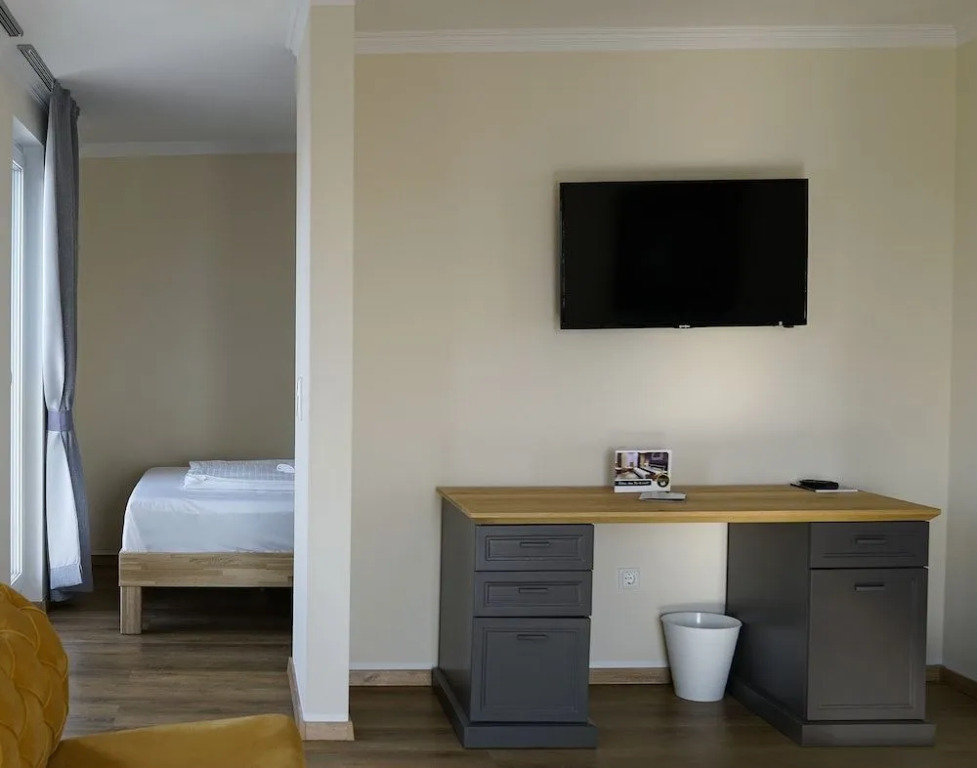 Boardinghouse City Home - Living