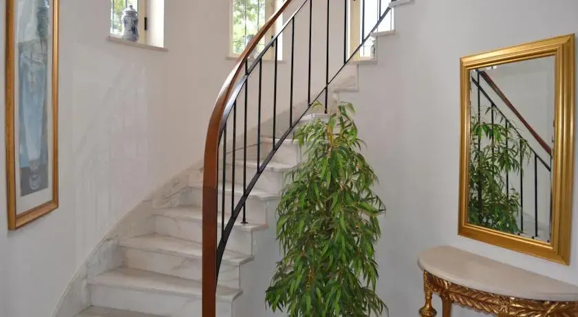Porta do Paraíso by Luz Management Services