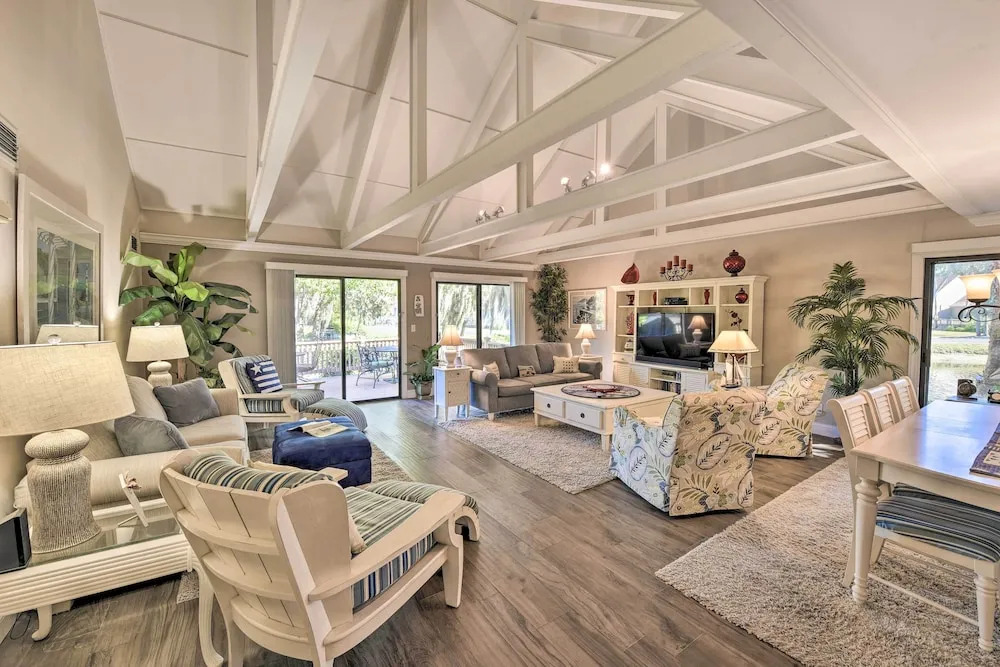 Palmetto Dunes Villa w/ Deck & Lagoon Views