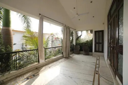 Royal Stay by OYO Rooms