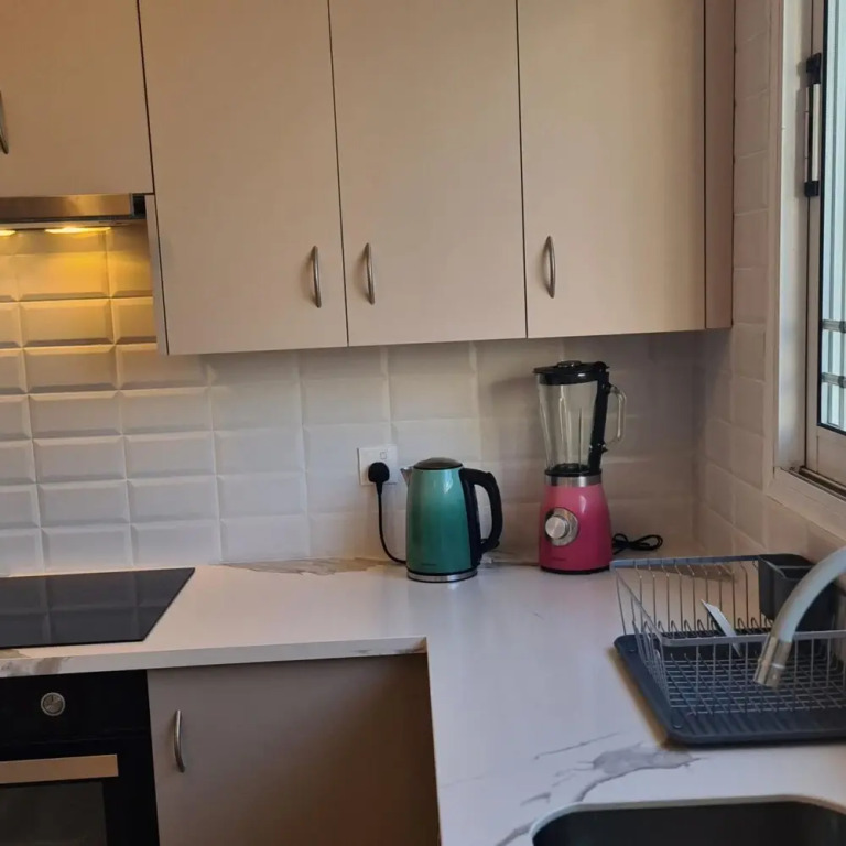 83 Lim3 - Stay Sunlit Apartment